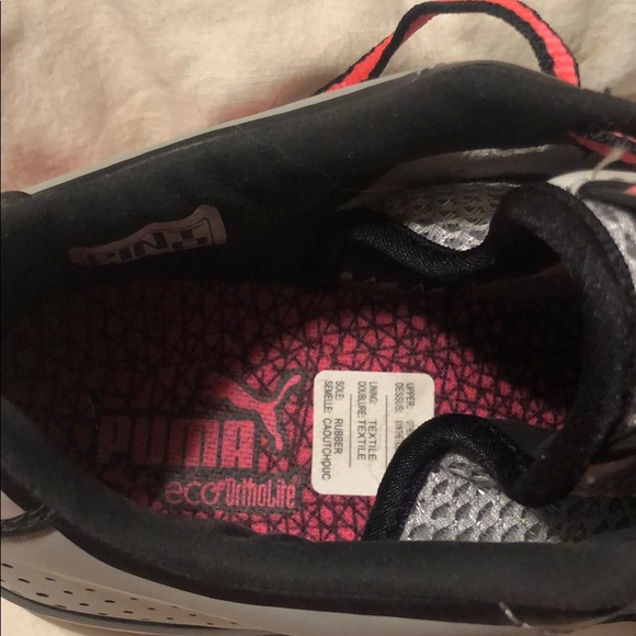 Youth Size 6 Puma Athletic Shoes - Picture 3 of 3